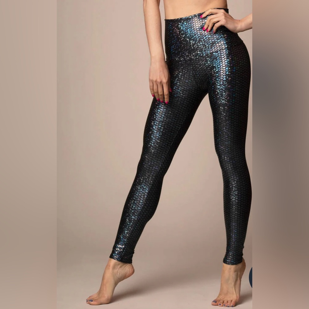 Emily Hsu Black Mermaid Sneaker Length Leggings